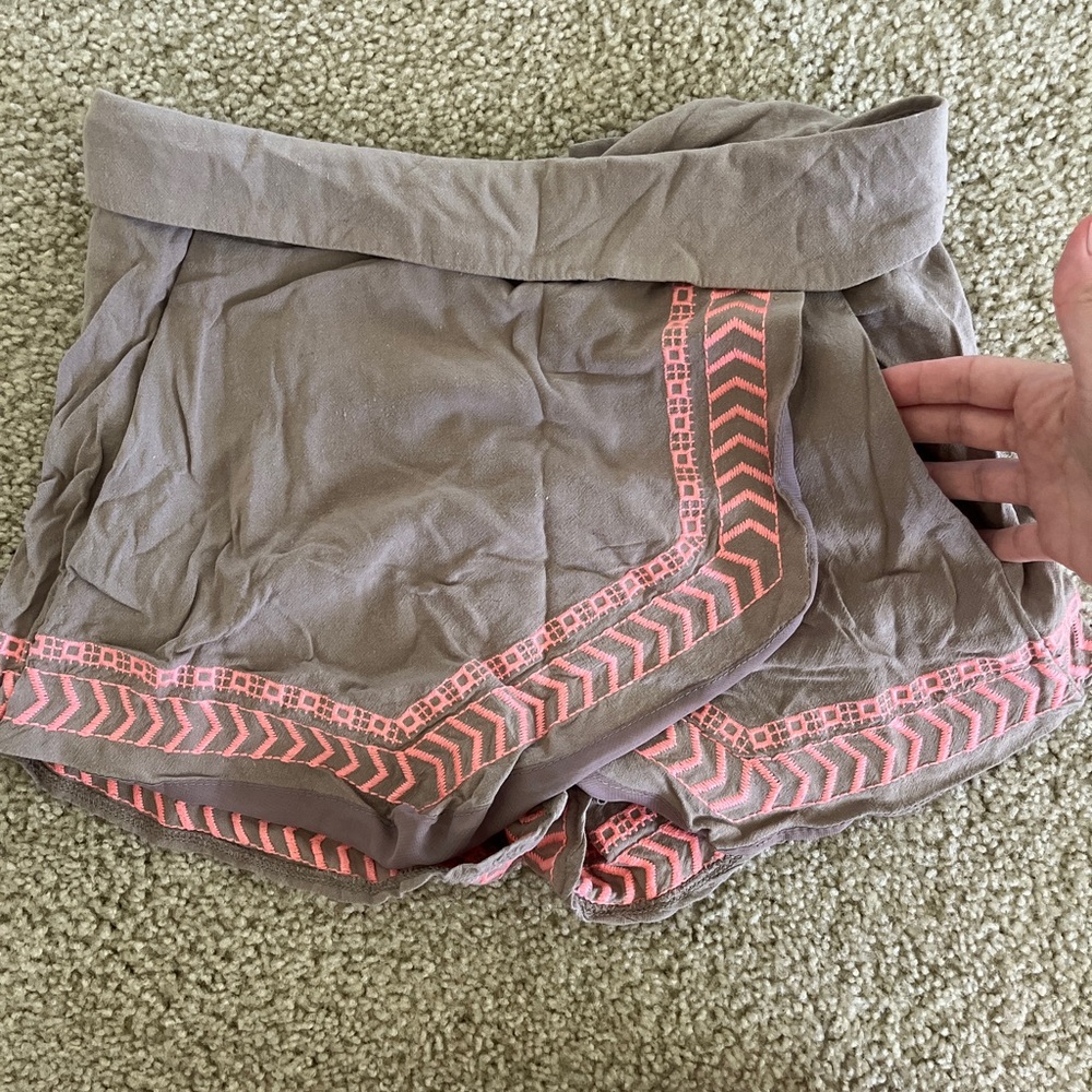Stylish Brown Shorts with Pink Accents
